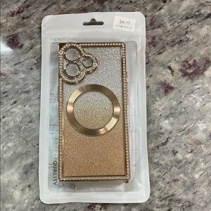 NEW Gold Square Case iPhone 17